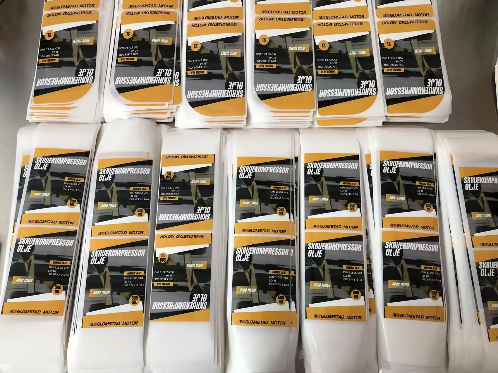 Paket Jojo mengirimkan label oli motor ke Norwegia
