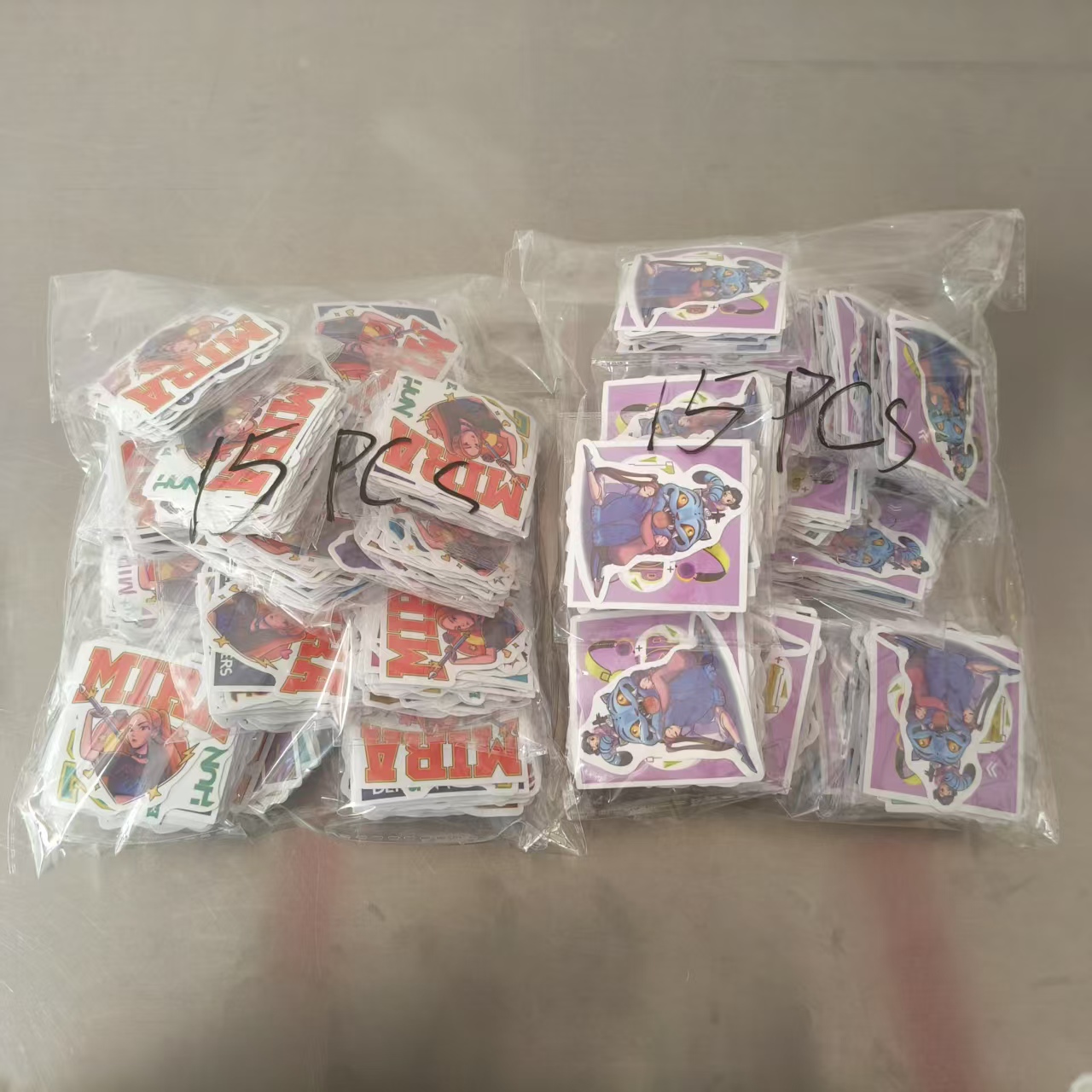 Kumpulan stiker die-cut dari JOJO Pack telah dikirimkan