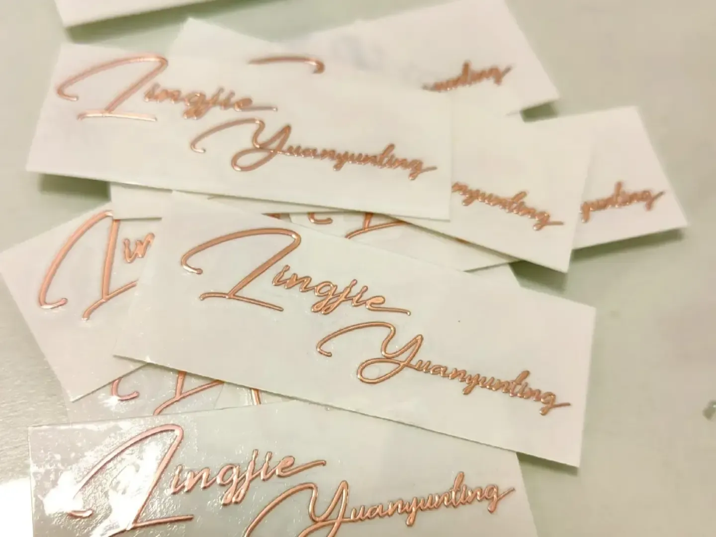 Apakah stiker transfer bisa dilepas?