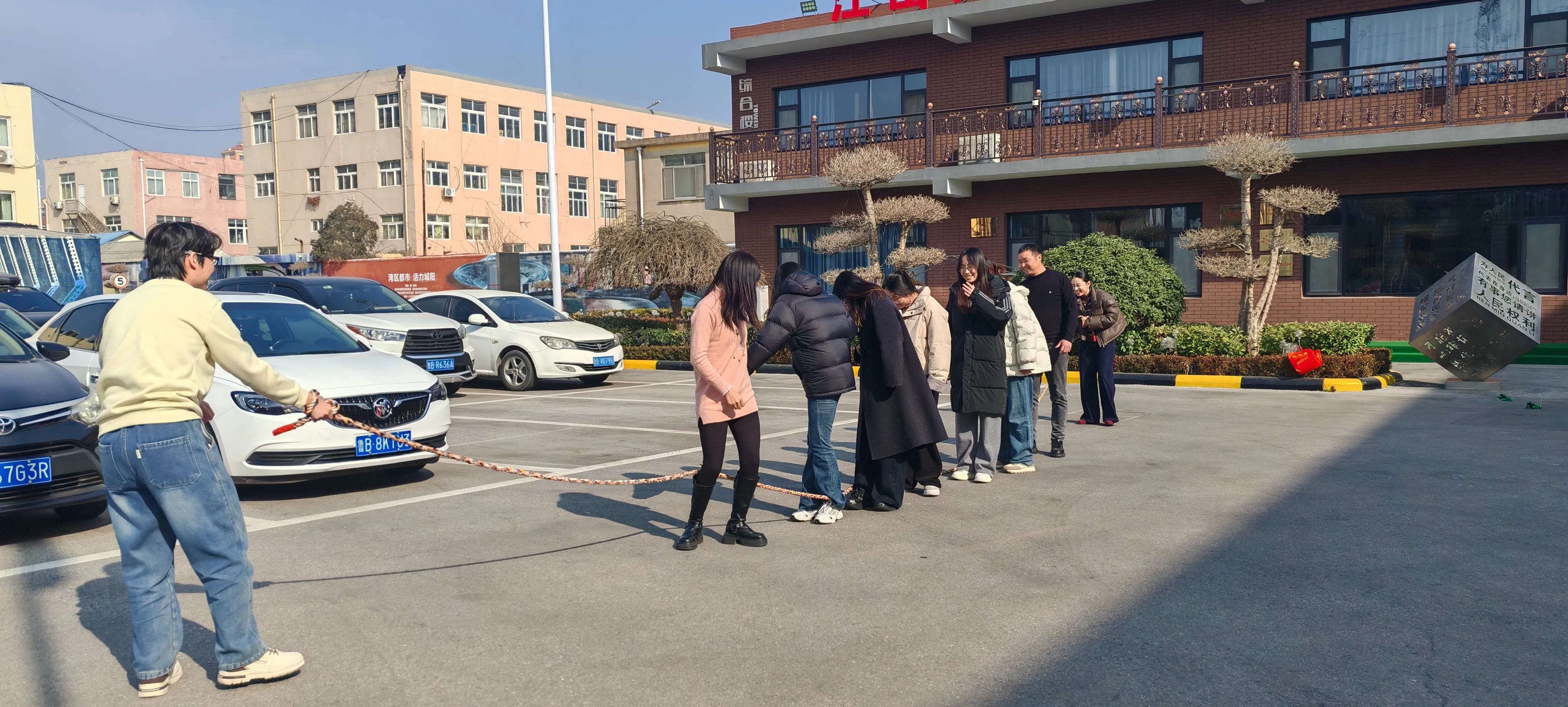 Semangat Tim Melonjak di JOJO Pack